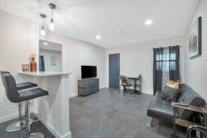 Walk to Stadium, 2 Parking spots, Dog Park, BBQ