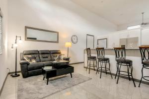 Modern Home Base for Polo Events and Palm Beach Fun!