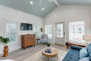 Village on The Bluff: Herrin Hideout by Lucky Savannah