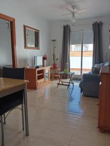 One-bedroom flat 200m from the beach