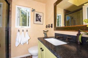 Hidden Casita with Private Deck & Patio