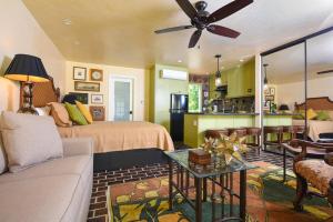 Hidden Casita with Private Deck & Patio