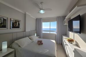 Estadia Tri - Frente para o Mar, com Vista Deslumbrante da Orla!