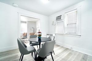 Trendy 3 BedRoom Perfect for Long Stays! ! !