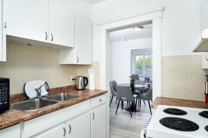 Trendy 3 BedRoom Perfect for Long Stays! ! !