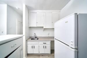 Bright Quiet One Bedroom Apartment