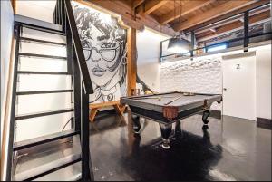 Arts District DTLA-Artist Loft With Free Parking and Pooltable