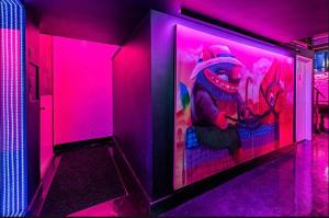 Arts District DTLA-Artist Loft With Free Parking and Pooltable