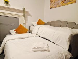 Modern flat in an affluent area for up to 6 guests