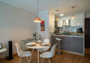 Luxury Flat Miraflores Pool Gym Fast WiFi Balcony