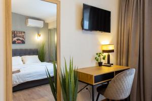 Сучасна студія в центрі - Харківська набережна 3