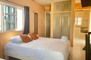 Central Studio with Balcony & Kitchen