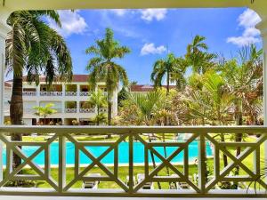 Superbe 2bd apt in gated community 2 steps from everything- Playa Popi