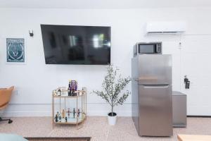 Renovated Stylish Guesthouse By Claremont With Private Patio