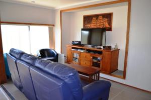 Kalinda Crescent Head