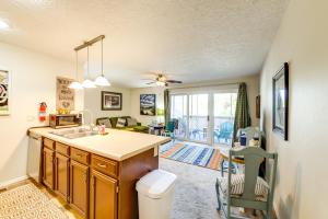 3 Mi to IU Dog-Friendly Condo with Pool Access!