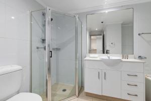 Inner-city Stay with Pool and Gym Access