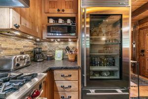 Classic Cabin in the Pines by Tahoe Getaways - Walk to Lake, Pet-Friendly 3 BR w Yard & Hot Tub!