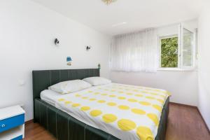 Apartments with WiFi Split - 24912