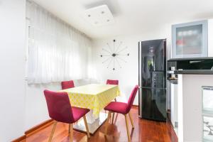 Apartments with WiFi Split - 24912