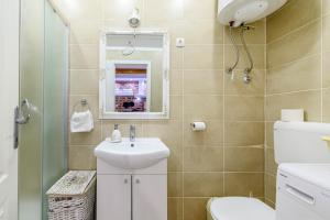 Holiday house with a swimming pool Konjevrate, Krka - 24925