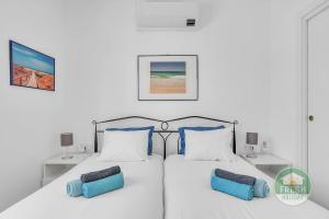 Family cottage in Benajarafe w pool and sea view