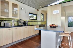 Gloucester Retreat A, 23A Gloucester St - Pet Friendly, WiFi, Linen and Bed Making