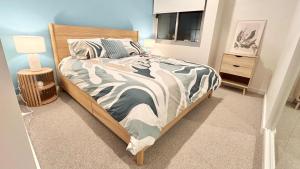 Upscale 1BR next Bondi Westfield & Trains with secure parking