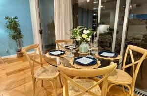 Upscale 1BR next Bondi Westfield & Trains with secure parking