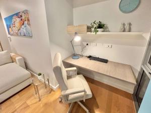 Upscale 1BR next Bondi Westfield & Trains with secure parking