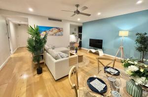 Upscale 1BR next Bondi Westfield & Trains with secure parking