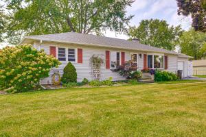 12 Mi to Boat Launch: Family Getaway in Menasha!
