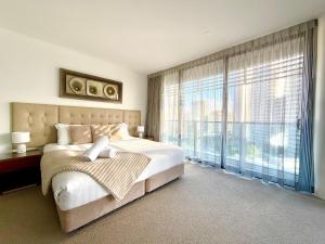 Stunning 2 bed 2 bath 8th floor - GC Getaways