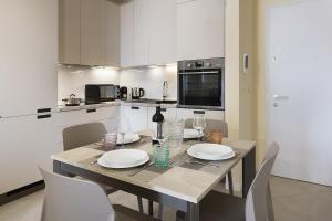 Merlata Suite - 8 min from M1 - private parking