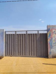 alugo quarto com 1 cama casal e 2 solteiro