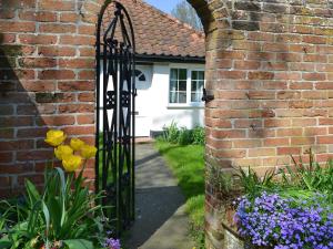 Lodge Cottage - B6008