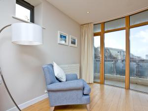 Pebbles, Horizon View