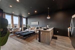 Luxe 1br- Free Parking-King Bed