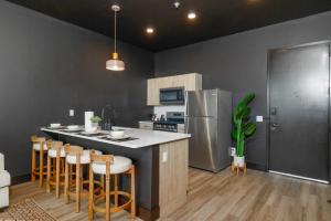 Luxe 1br- Free Parking-King Bed