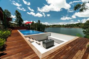 Sienna Casa del Lago