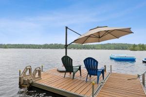 La Casita Little Sebago Lake with hot tub!