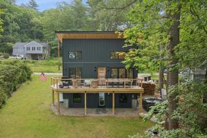 La Casita Little Sebago Lake with hot tub!