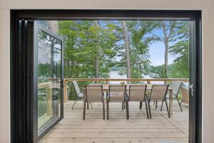 La Casita Little Sebago Lake with hot tub!