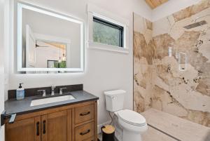 La Casita Little Sebago Lake with hot tub!