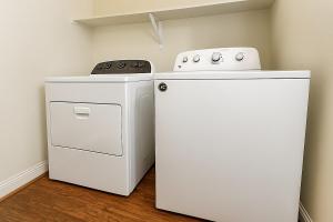 Shop, Soak &Sleep Galleria 3BR Retreat Private Jacuzzi