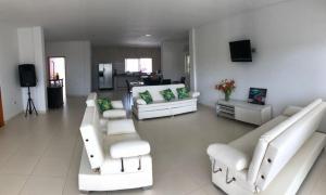 Espectacular casa, vista al mar y piscina privada