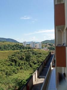 Apartamento moderno com vista para as montanhas