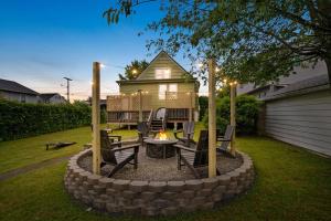 9mi To NRG | Game Room | Hot Tub | Firepit | Grill