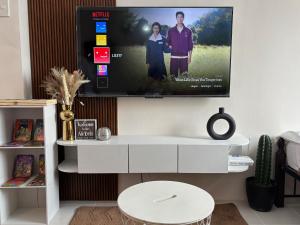 Dainty Den LS217- Chic & Relaxing Stay Near Enchanted Kingdom