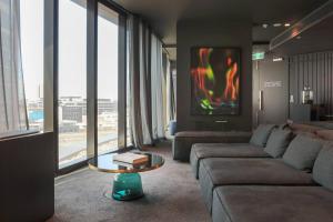 Southbank 2BR High City Views enjoy Wine, Gym, Pool, Wifi